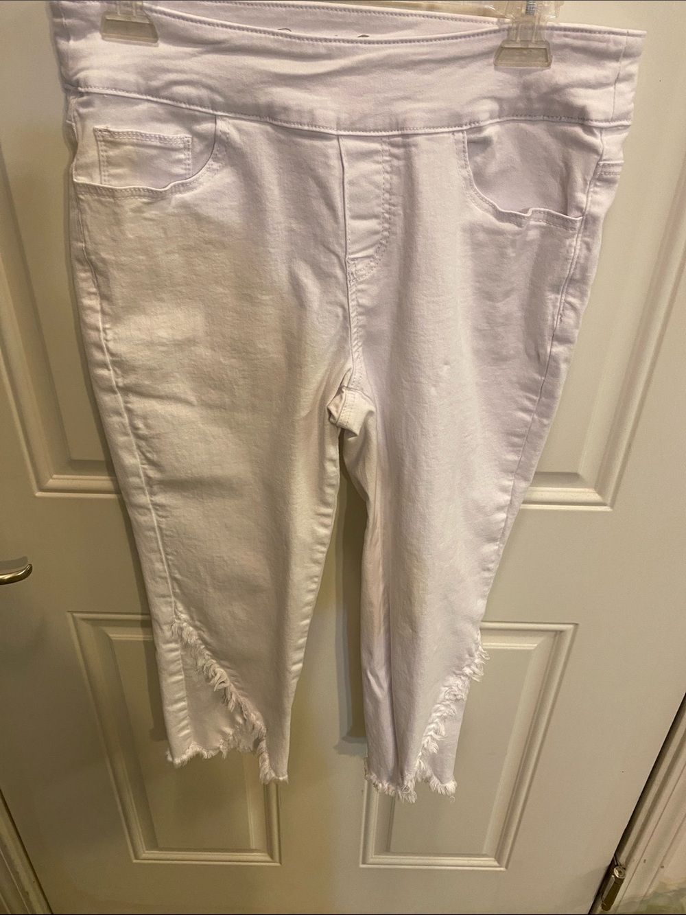 White Frayed Hem Women’s Cropped Jeans